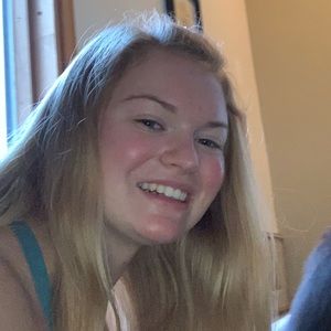 Meet your Posher, Claire